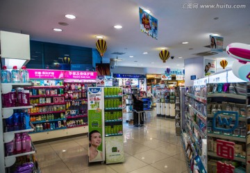 現(xiàn)代商業(yè)運(yùn)營雙翼 超市貨架與辦公設(shè)備銷售策略探析